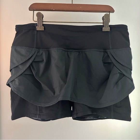 lululemon athletica Pants - Lululemon athletica Black Women's athletic Shirt w shorts